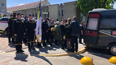 Потрапили під обстріл на Херсонщині. У Миколаєві попращалися з саперами Потрапили під обстріл на Херсонщині. У Миколаєві попращалися з саперами