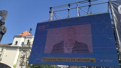 Екран із трансляцією подій Форуму Видавців розмістили на проспекті Свободи у Львові Екран із трансляцією подій Форуму Видавців розмістили на проспекті Свободи у Львові