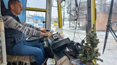 Громадський транспорт у Полтаві в новорічну ніч Громадський транспорт у Полтаві в новорічну ніч