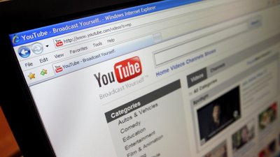 YouTube видалив понад мільйон відео з фейками про коронавірус