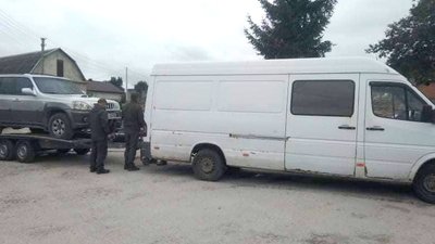 Волонтери з Тернопільщини передають допомогу в зоні ООС Волонтери з Тернопільщини передають допомогу в зоні ООС