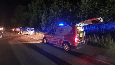 Нічна ДТП на Рівненщині: водія діставали рятувальники Нічна ДТП на Рівненщині: водія діставали рятувальники