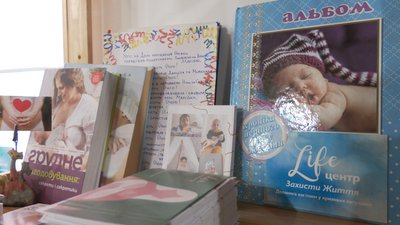 "Із кризової вагітності є вихід, але це не аборт": у Черкасах відбулася акція підтримки жінок "Із кризової вагітності є вихід, але це не аборт": у Черкасах відбулася акція підтримки жінок