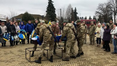 У Прилуках попрощалися із 28-річним Ярославом Кравченком. Він загинув боронячи Чернігів
