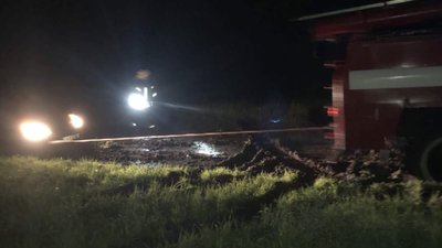Вночі на Волині застрягли у багнюці авто і рейсовий автобус
