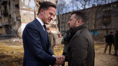 Зеленський показав прем'єр-міністру Нідерландів, яких руйнувань росіяни завдали Харкову Зеленський показав прем'єр-міністру Нідерландів, яких руйнувань росіяни завдали Харкову
