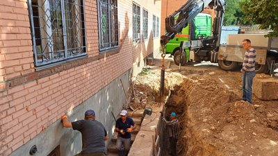 У дитячій поліклініці облаштовують укриття У дитячій поліклініці облаштовують укриття