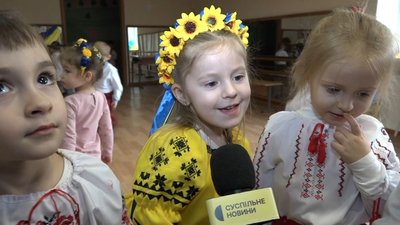 Гімн України та "Стефанія" – в дитсадку в Житомирі відзначили День єднання Гімн України та "Стефанія" – в дитсадку в Житомирі відзначили День єднання