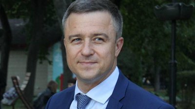 Кулеба виступив проти всиновлення одностатевими парами. Що він мав на увазі і що кажуть експерти