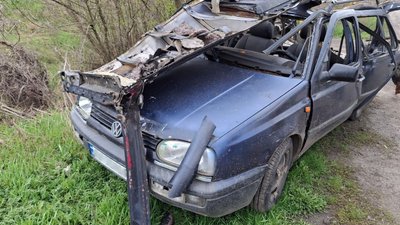 Цивільне авто потрапило під удар FPV-дрона у Слатиному