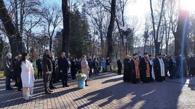 В Івано-Франківську відзначили День Гідності та Свободи В Івано-Франківську відзначили День Гідності та Свободи