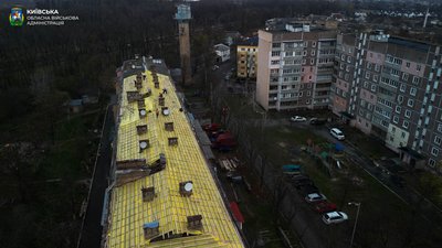 Без електрики і в снігопади: у Бучі триває ремонт пошкоджених обстрілами багатоповерхівок Без електрики і в снігопади: у Бучі триває ремонт пошкоджених обстрілами багатоповерхівок