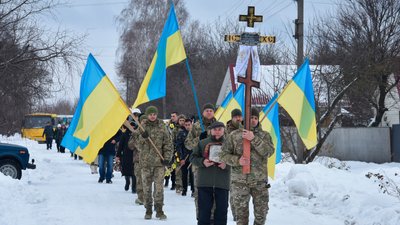 На Чернігівщині поховали двох військових, які загинули під час заходу російської ДРГ На Чернігівщині поховали двох військових, які загинули під час заходу російської ДРГ