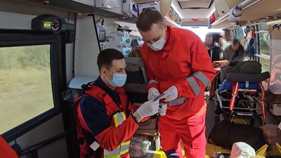 Реанімація на колесах: черкаські медики перевезли пацієнтів з "гарячих" областей Реанімація на колесах: черкаські медики перевезли пацієнтів з "гарячих" областей