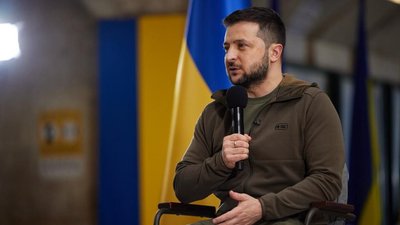 "Уявіть: ядерна держава боїться свого народу". Зеленський — про затримання на антивоєнних мітингах у РФ