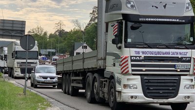 Через спеку на дорогах Дніпропетровщини заборонили рух великих вантажівок