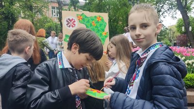 У Франківську "Руську трійцю" одягнули у вишиванки та представили карту громади У Франківську "Руську трійцю" одягнули у вишиванки та представили карту громади