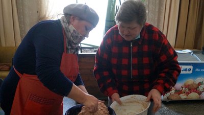 Актори – у ролях кухарів. У Дрогобичі театральна трупа готує котлети для бійців – фоторепортаж Актори – у ролях кухарів. У Дрогобичі театральна трупа готує котлети для бійців – фоторепортаж