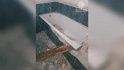 Винести ванну з колишнього готелю намагалися на Закарпатті двоє чоловіків
