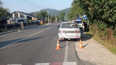В місті Яремче автомобіль Lada наїхав на жительку Києва В місті Яремче автомобіль Lada наїхав на жительку Києва