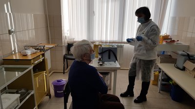 Семеро ужгородців вакцинувалися втретє від коронавірусу