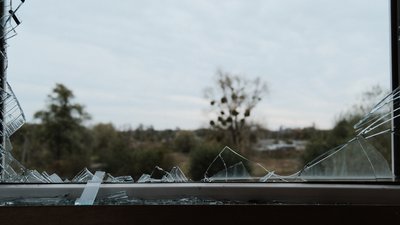 Атака на Семенівку: дрон РФ поцілив по території приватного домогосподарства
