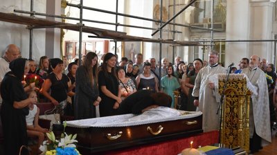 Прощання з Миколою Орєховським у соборі в Луцьку
