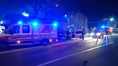 Рівне: легковик зім'яло від удару об вантажівку Рівне: легковик зім'яло від удару об вантажівку