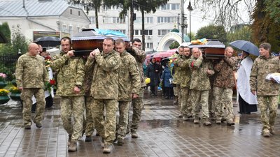 Лучани попрощалися з двома загиблими на Харківщині військовими