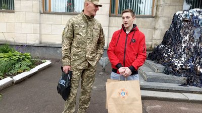 На Житомирщині двох бердичівлян нагородили за порятунок дівчини на водоймі На Житомирщині двох бердичівлян нагородили за порятунок дівчини на водоймі