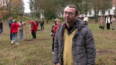"Нехай мир процвітає": на Рівненщину привезли дерева з Німеччини й Польщі "Нехай мир процвітає": на Рівненщину привезли дерева з Німеччини й Польщі