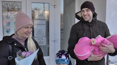 Вдруге стали батьками: у Полтаві в родині переселенців народилась дівчинка Вдруге стали батьками: у Полтаві в родині переселенців народилась дівчинка