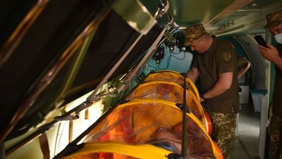 Військові медики Вінниччини отримали бокс-ізолятори Військові медики Вінниччини отримали бокс-ізолятори