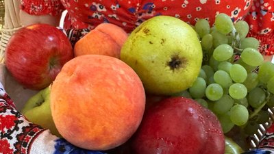Освячують фрукти, квіти й мед. 6 серпня у всіх громадах ПЦУ на Кіровоградщині відзначили Преображення або Яблучний Спас Освячують фрукти, квіти й мед. 6 серпня у всіх громадах ПЦУ на Кіровоградщині відзначили Преображення або Яблучний Спас