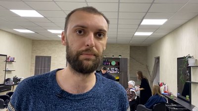 У Прилуках 9-річна дівчинка відрізала пів метра рудого волосся, щоб купити тактичну каску для військових У Прилуках 9-річна дівчинка відрізала пів метра рудого волосся, щоб купити тактичну каску для військових