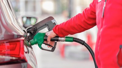 Ціни ростуть, заправки порожні: дефіцит бензину в окупованому Криму