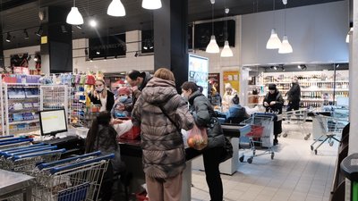 Черги до банкоматів. Яка ситуація у Чернівцях Черги до банкоматів. Яка ситуація у Чернівцях