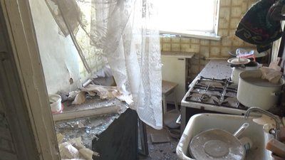 "Як її не вбило, не знаю" — мешканці селища Вороніж про обстріл літаками РФ "Як її не вбило, не знаю" — мешканці селища Вороніж про обстріл літаками РФ