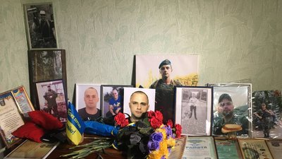 "Заходив на поріг і завжди мені медальку давав або грамоту". Бабуся про загиблого внука-військовослужбовця з Сумщини