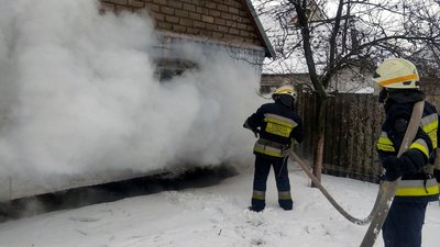 Дніпровські рятувальники загасили пожежу у приватному секторі
