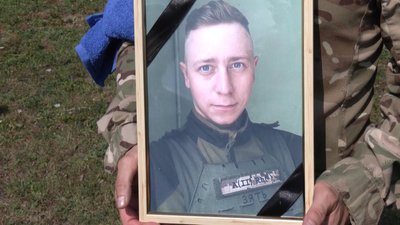 Хлопці жартома називали його "Зять": у Хмельницькій громаді попрощалися з бійцем Павлом Рожиком
