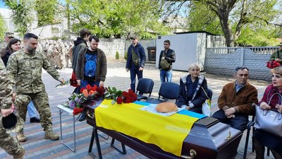 Дражнили Гномом за невисокий зріст, а він став титаном і тримав небо: черкащани попрощалися із Максиміліаном Склянським Дражнили Гномом за невисокий зріст, а він став титаном і тримав небо: черкащани попрощалися із Максиміліаном Склянським