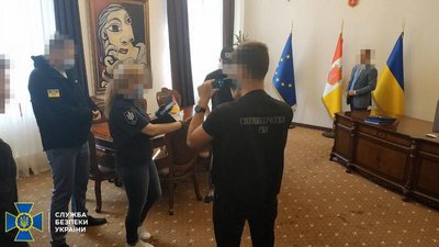13 мільйонів за е-підручники: посадовців міськради Одеси підозрюють у привласненні бюджетних коштів