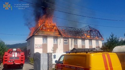 Пожежа на Мукачівщині: горів двоповерховий готель