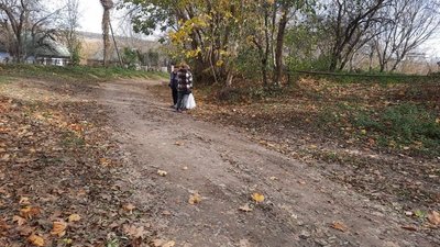 Поки суха погода у селі Буцни — автотранспорт може доїхати, коли дощ — дороги розмиває, жовтень 2023. Фото: Суспільне Хмельницький