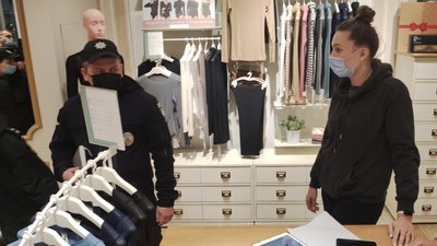 У торговельному центрі Дніпра поліція перевірила дотримання епідемнорм: що виявили