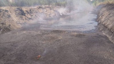 У Криворізькому районі Дніпропетровщини через обстріл військ РФ сталася пожежа: горить очерет і стерня