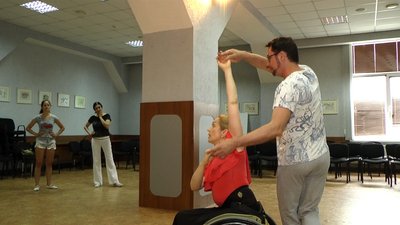 У Миколаєві відбувся танцювальний майстер-клас для людей з інвалідністю. СУСПІЛЬНЕ | ВІДЕОНОВИНИ