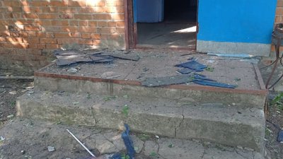 Російська армія атакувала Миколаївську селищну громаду на Сумщині: пошкоджені будинки, школа, пошта Російська армія атакувала Миколаївську селищну громаду на Сумщині: пошкоджені будинки, школа, пошта
