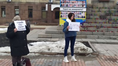 У Кропивницькому на площі Героїв Майдану відбулася акція "Свій за свого. Волю патріотам" У Кропивницькому на площі Героїв Майдану відбулася акція "Свій за свого. Волю патріотам"
